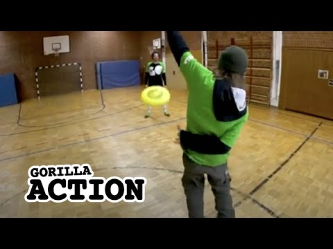 Freestyle-Frisbee – Behind The Back Throw * GORILLA Frisbee Tutorial #14