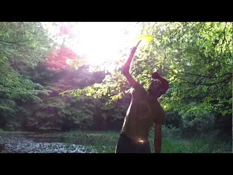 Freestyle Frisbee - Twirling in the wood ~ El Niño